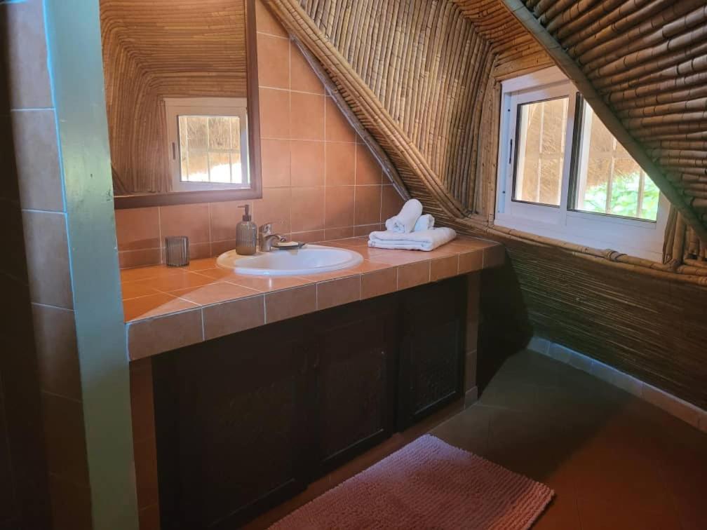 Villa Bord De Mer Avec Piscine Sali Tapé Extérieur photo